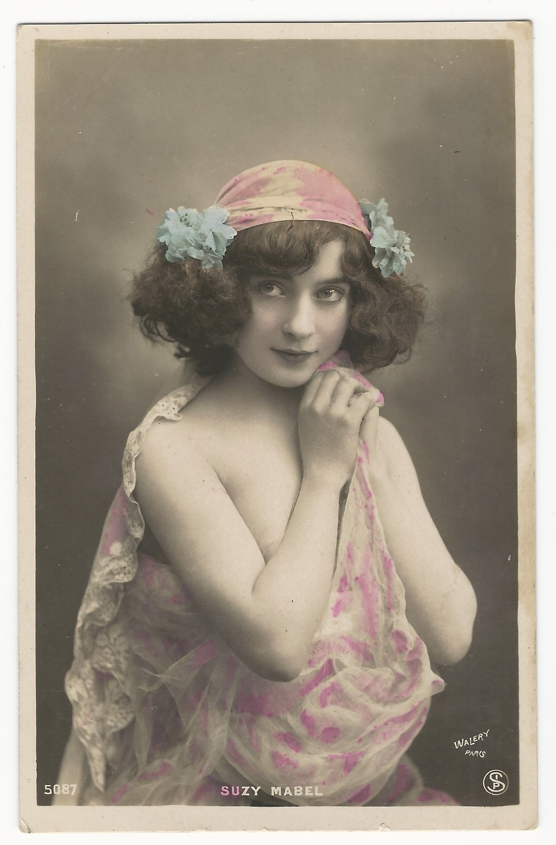 SUZY MABEL : PRETTY YOUNG ACTRESS : PERFORMED AT THE MUSIC HALLS OF PARIS